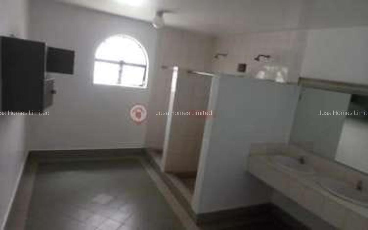 5 Bed House in Riverside - 8