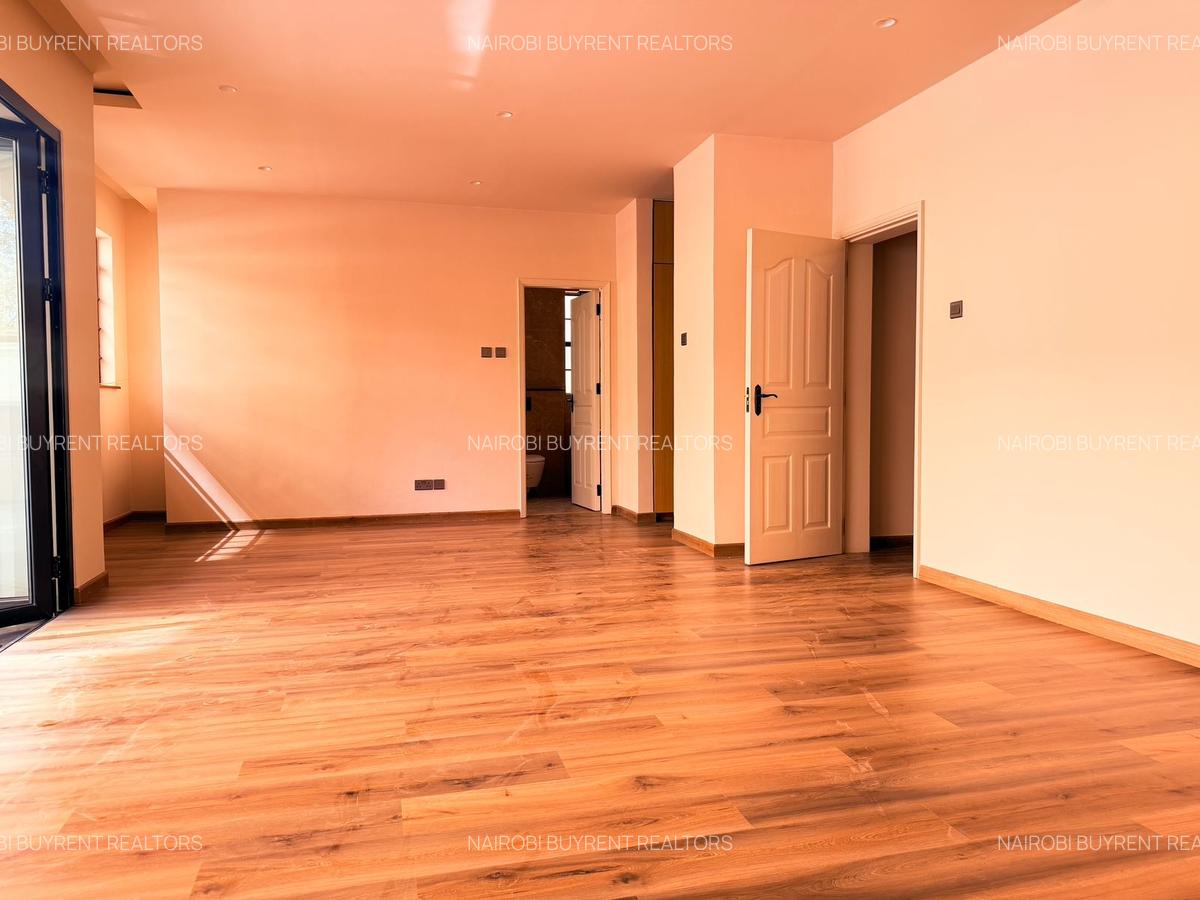4 Bed Townhouse with En Suite in General Mathenge - 8
