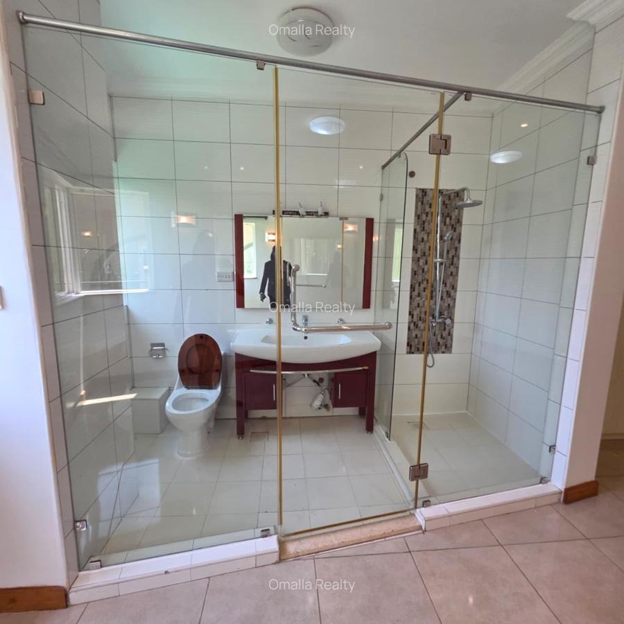 4 Bed House with En Suite in Riverside - 14