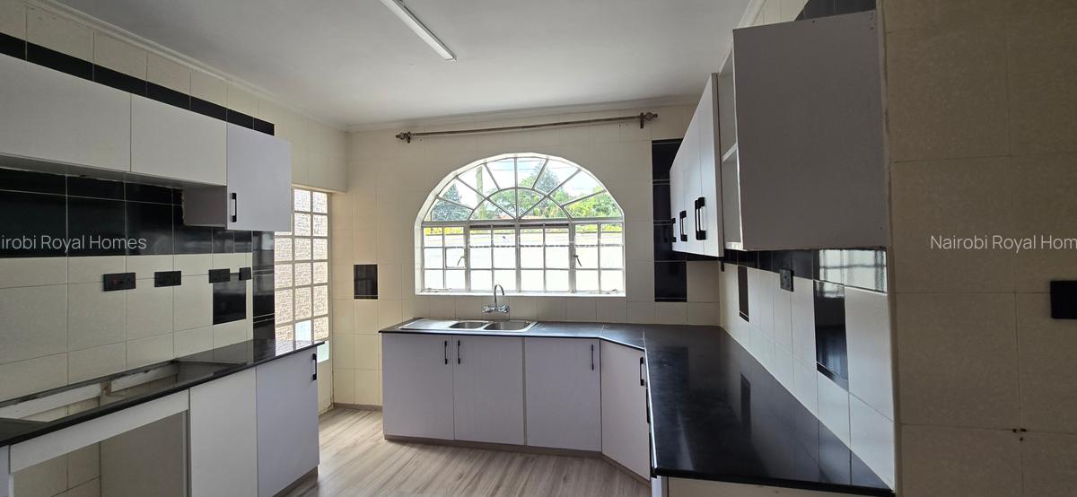 5 Bed Townhouse with En Suite at Lavington Green - 7