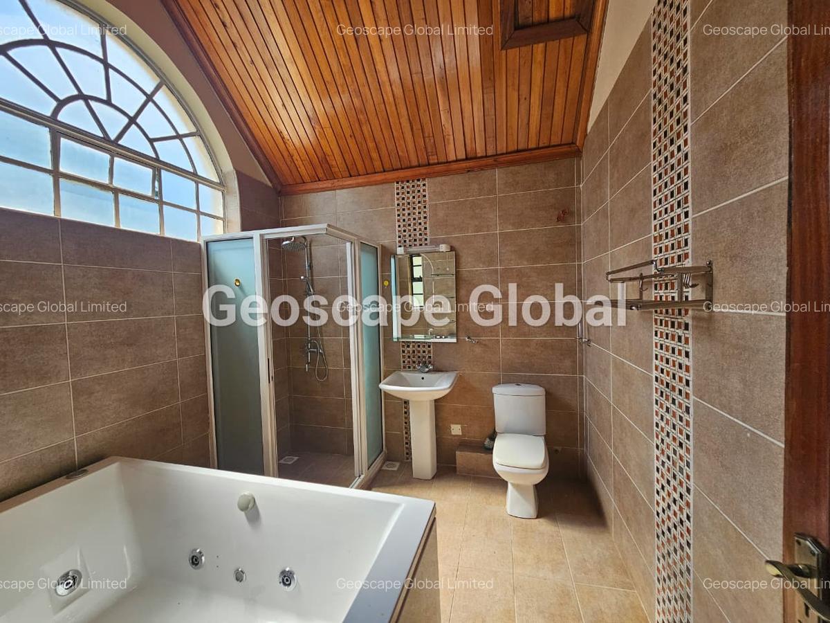 5 Bed Townhouse with En Suite in Lavington - 2