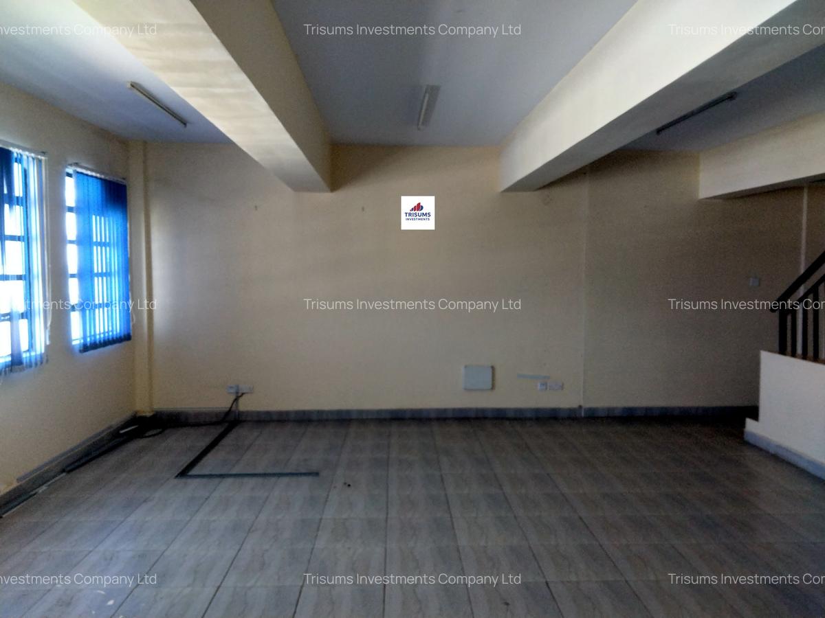 7,450 ft² Warehouse with Fibre Internet in Industrial Area - 3