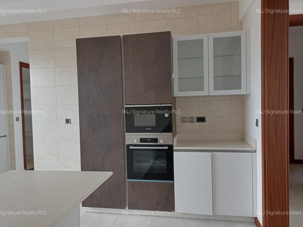 4 Bed Apartment with En Suite in General Mathenge - 8