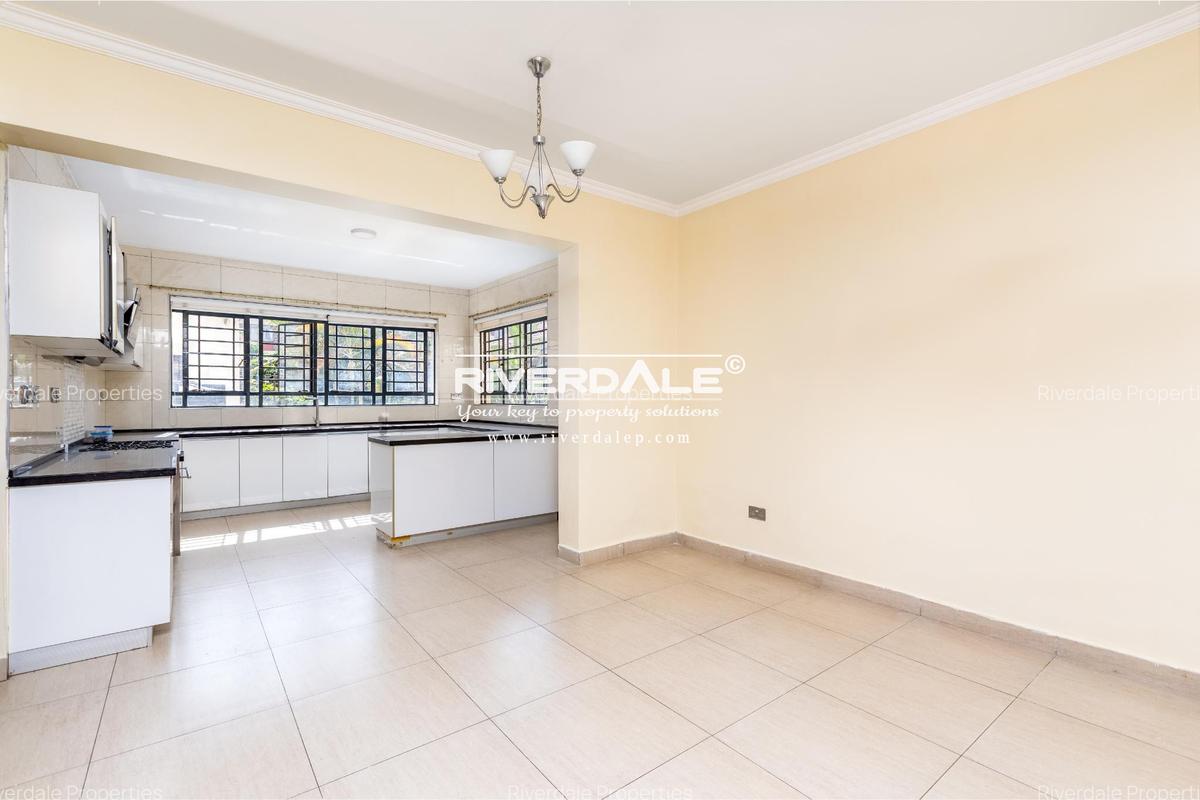 4 Bed Apartment with En Suite in Parklands - 2