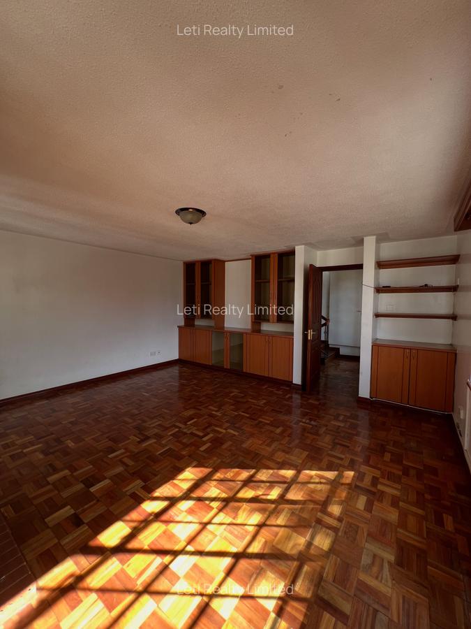 5 Bed Townhouse with En Suite in Lavington - 11