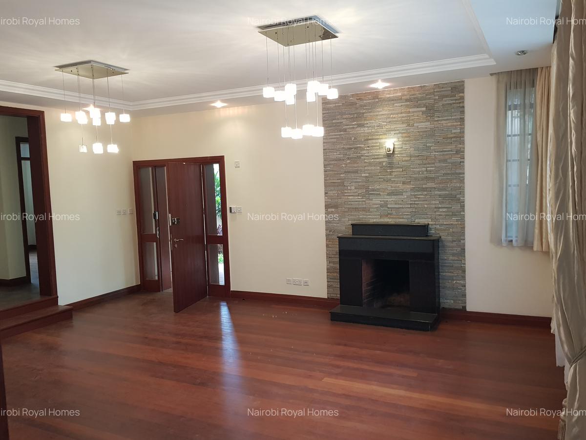 5 Bed Townhouse with En Suite at Lavington Road - 6