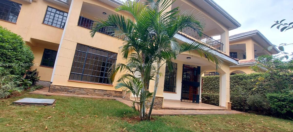 4 Bed Townhouse with En Suite at Lavington - 7