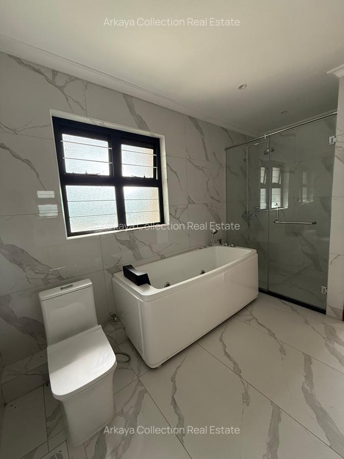 5 Bed House with En Suite in Runda - 15