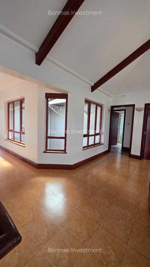 5 Bed Townhouse with En Suite at Runda Park - 16