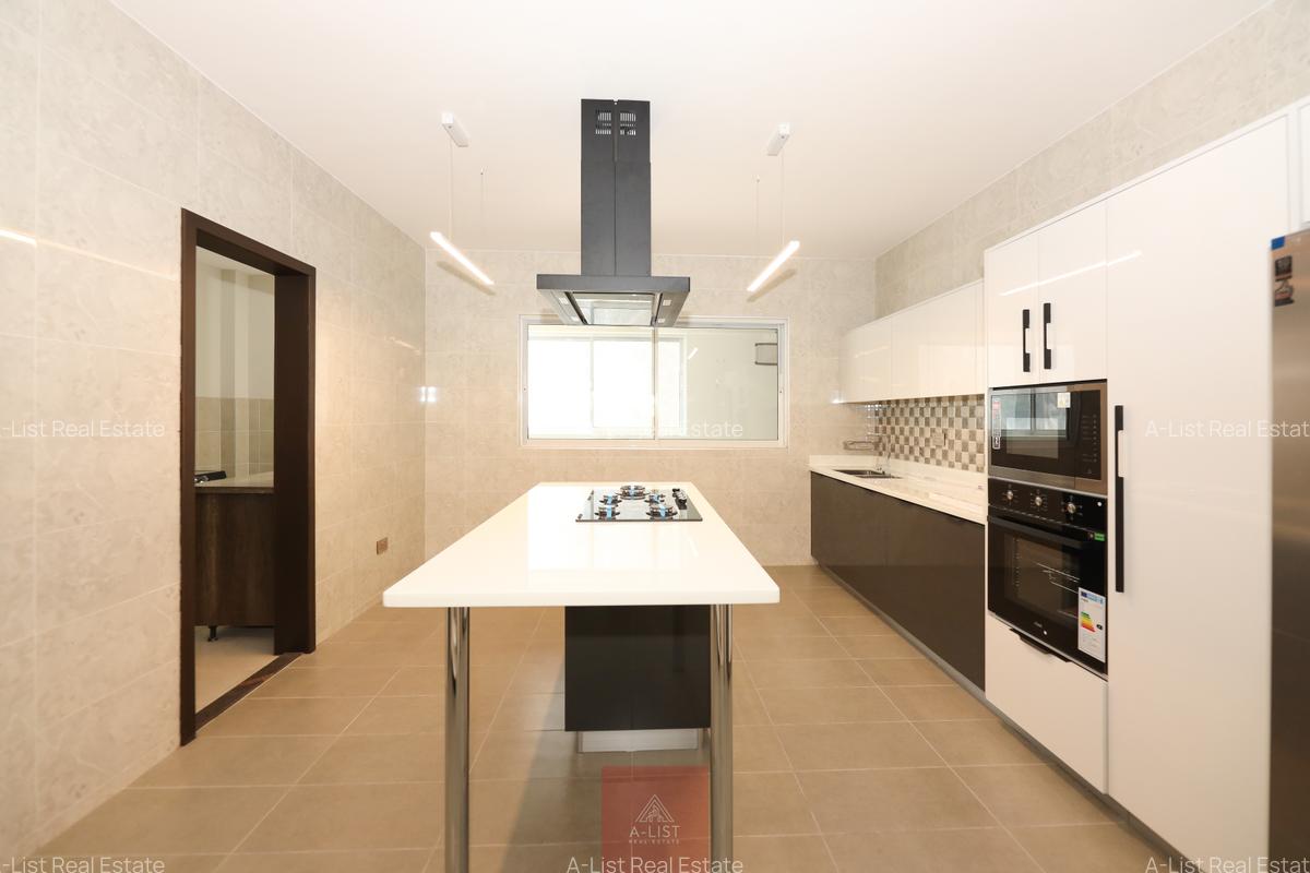3 Bed Apartment with En Suite at Riverside Gardens - 3