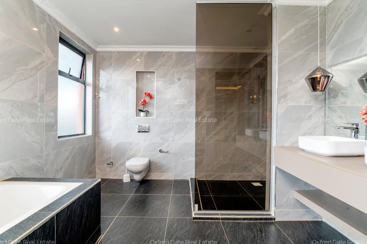 4 Bed Townhouse with En Suite at Brookview - 15