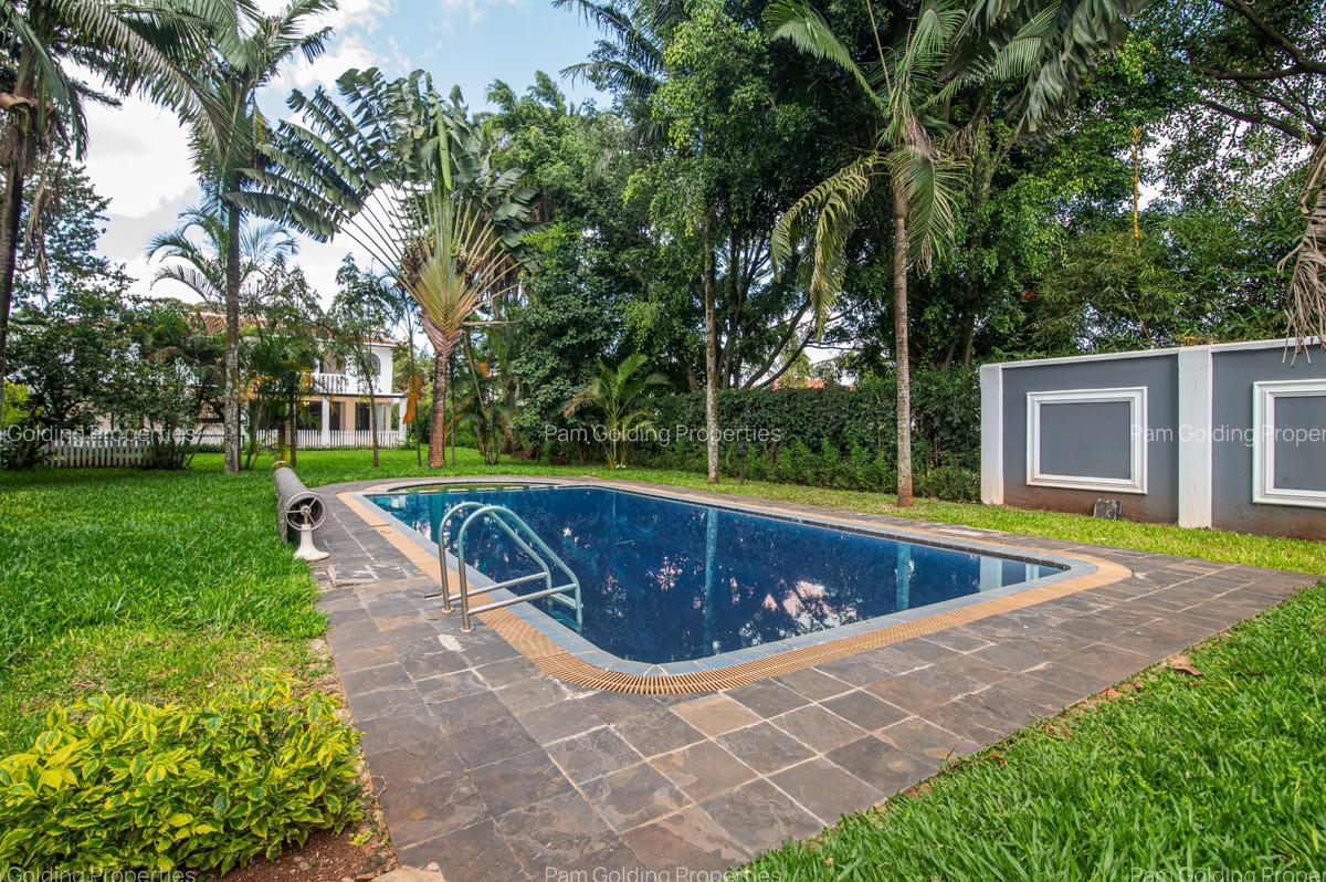 5 Bed House at Ridgeways - 18