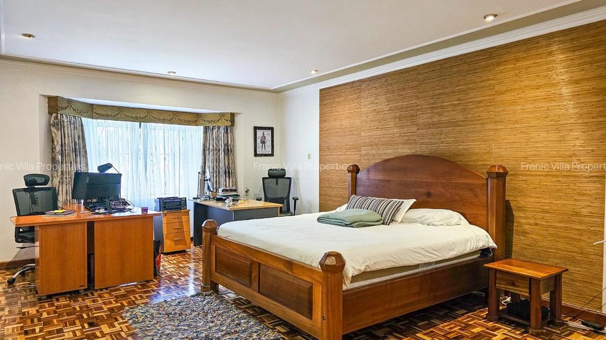 4 Bed Villa with En Suite at Broockside - 5