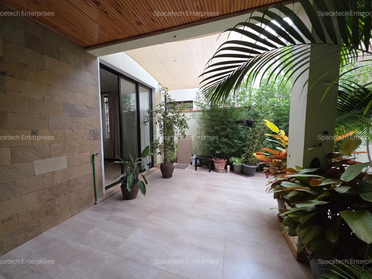 4 Bed Townhouse with En Suite in Spring Valley - 3