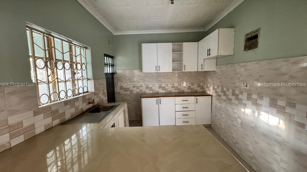 4 Bed House with En Suite at Karen End - 8