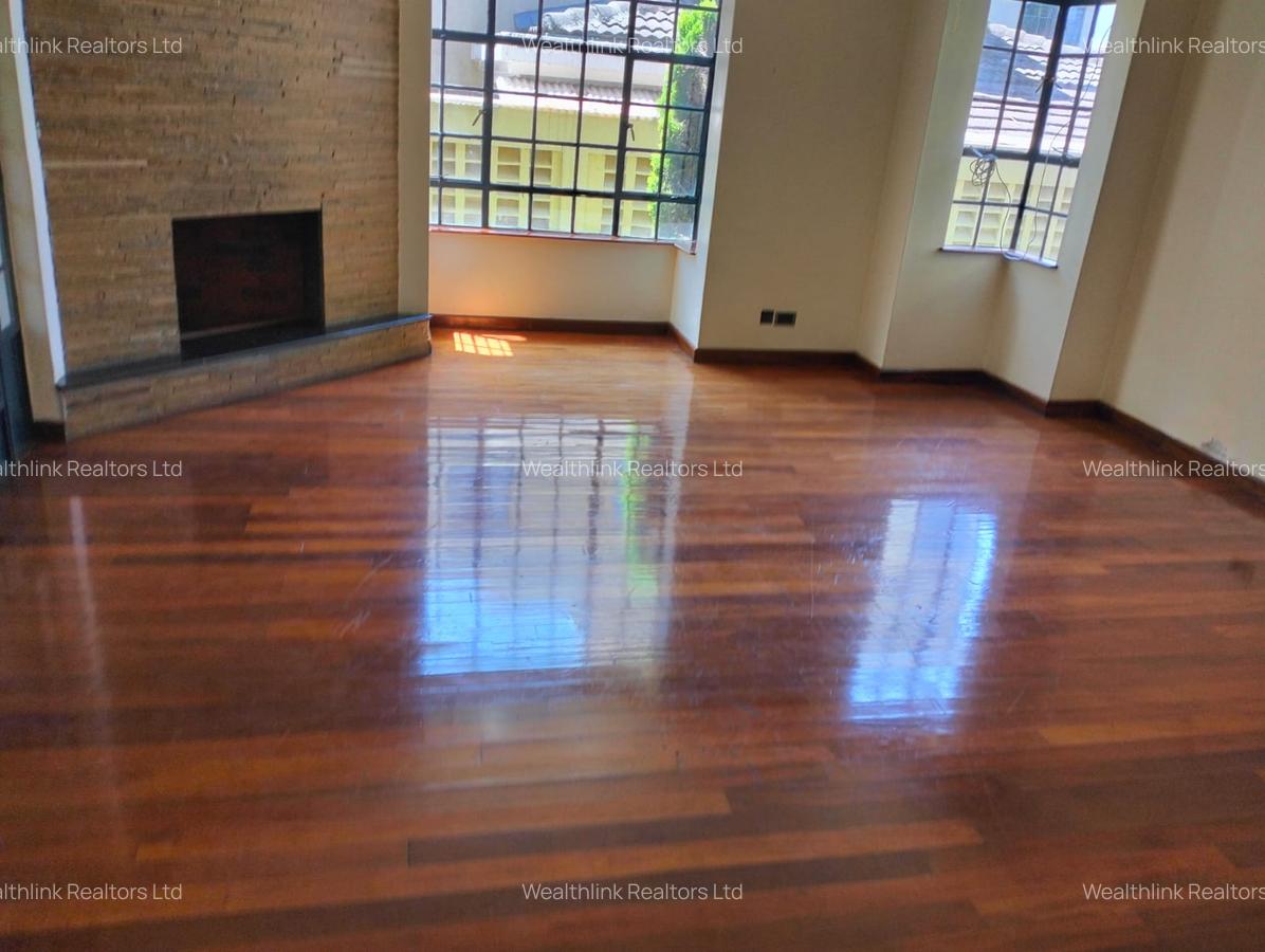 5 Bed Townhouse with En Suite at Lavington - 17