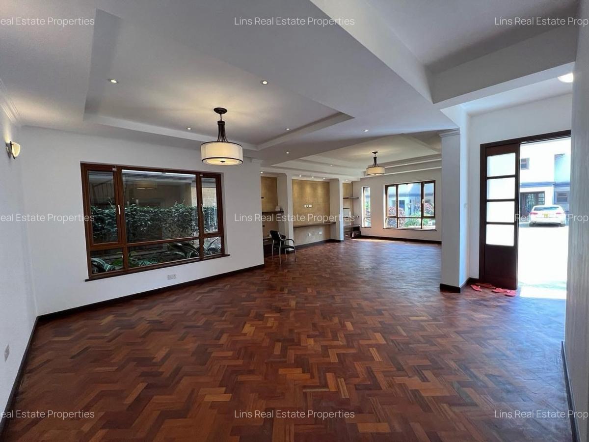5 Bed Townhouse with En Suite in Lavington - 3