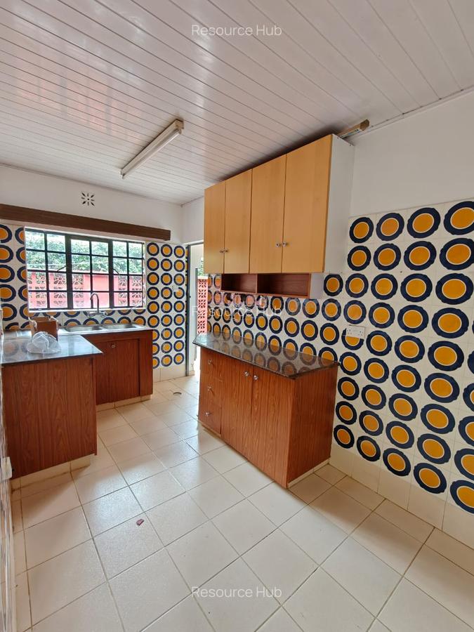 3 Bed House with En Suite at Bomas Area - 8
