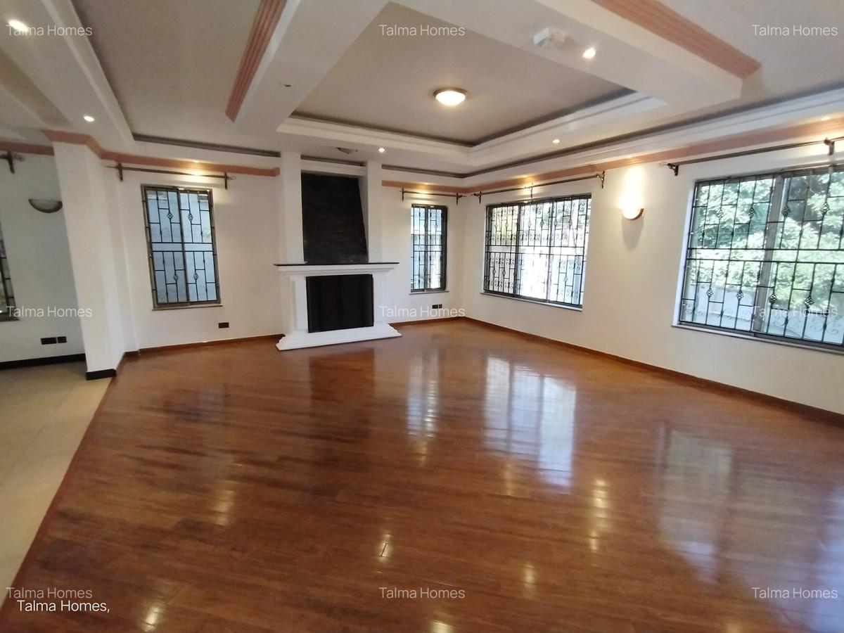4 Bed Townhouse with En Suite at Near The Westgate - 3