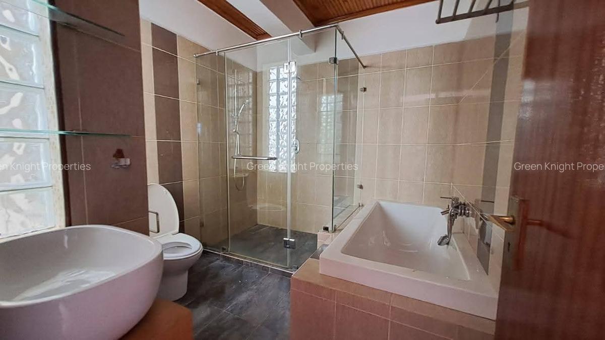 4 Bed Townhouse with En Suite in Spring Valley - 5