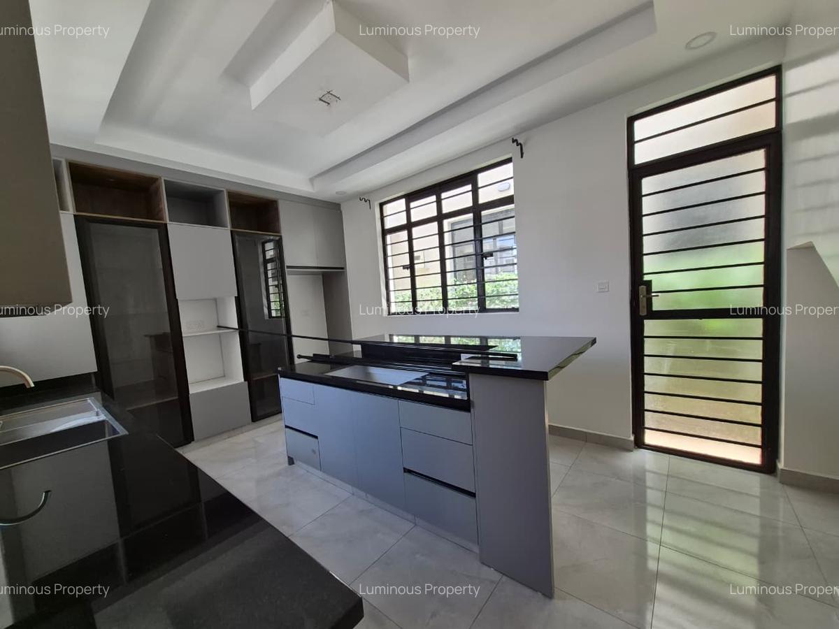 4 Bed House with En Suite at Membley - 6