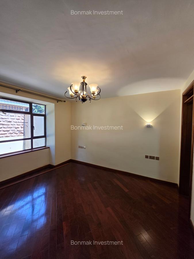 5 Bed Townhouse with En Suite at Lavington Green - 20