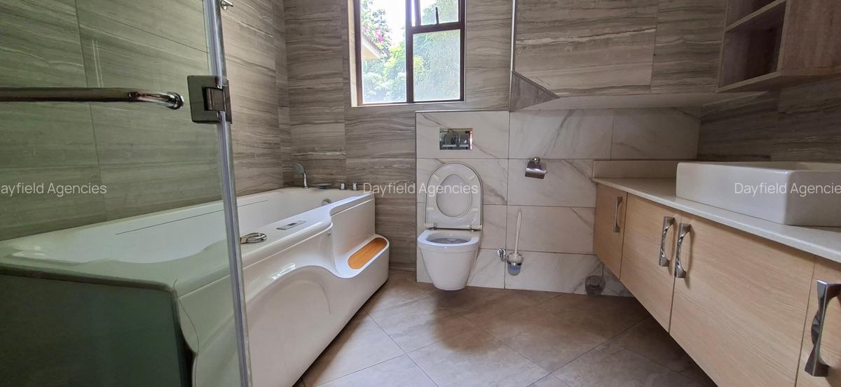 5 Bed House with En Suite in Lavington - 14