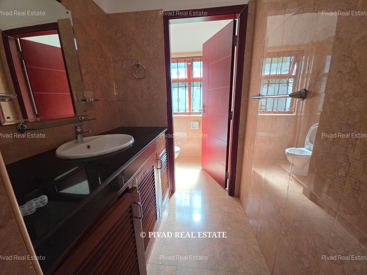 5 Bed House with Garden in Runda - 12