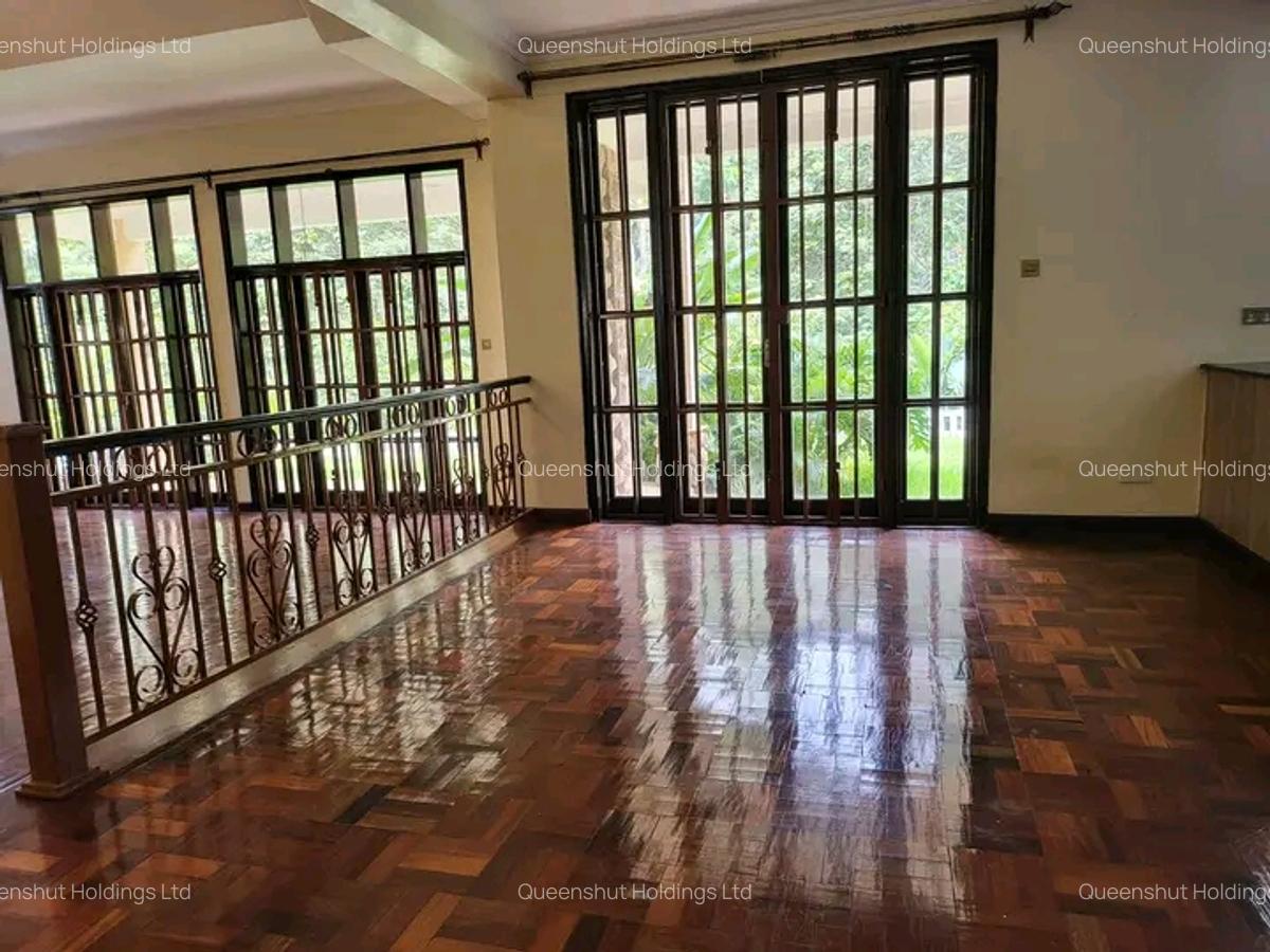 4 Bed House with En Suite in Rosslyn - 5