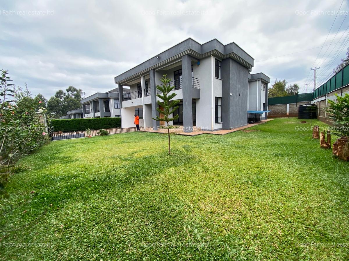 5 Bed House with En Suite in Ridgeways - 1