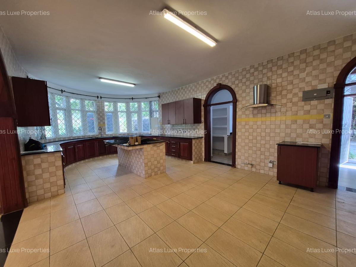 4 Bed Townhouse with En Suite at Rosslyn - 3