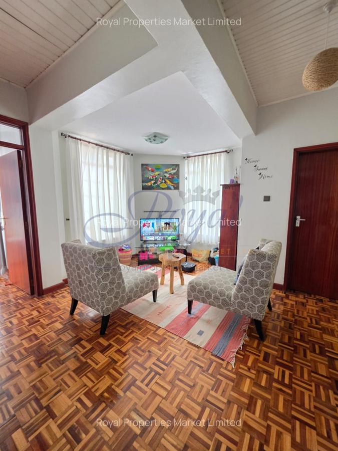 4 Bed House with En Suite in Lavington - 4