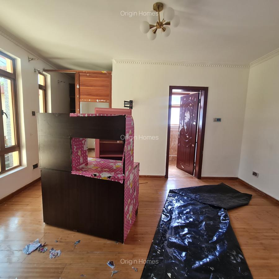 4 Bed Townhouse with En Suite at Lavington - 15