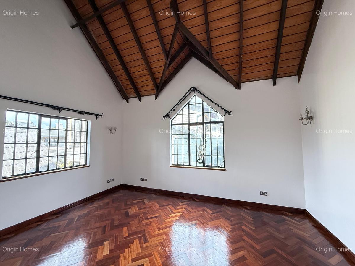 5 Bed Townhouse with En Suite at Lavington - 12