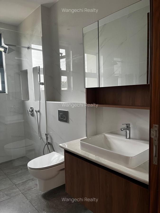 4 Bed Apartment with En Suite at Riverside Drive - 15