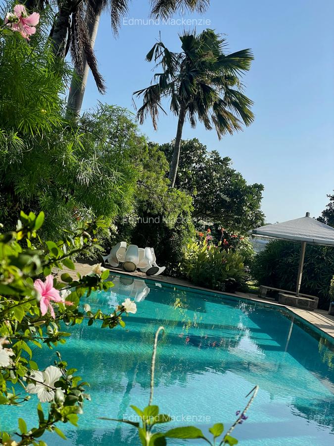 Serviced 2 Bed Apartment with En Suite at Ras Kisauni Road - 7