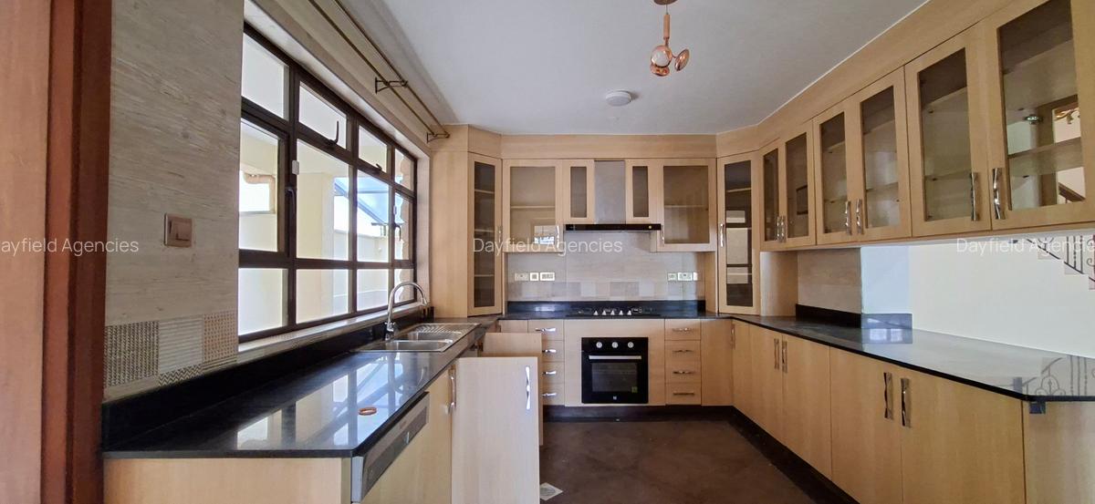 5 Bed House with En Suite in Lavington - 6