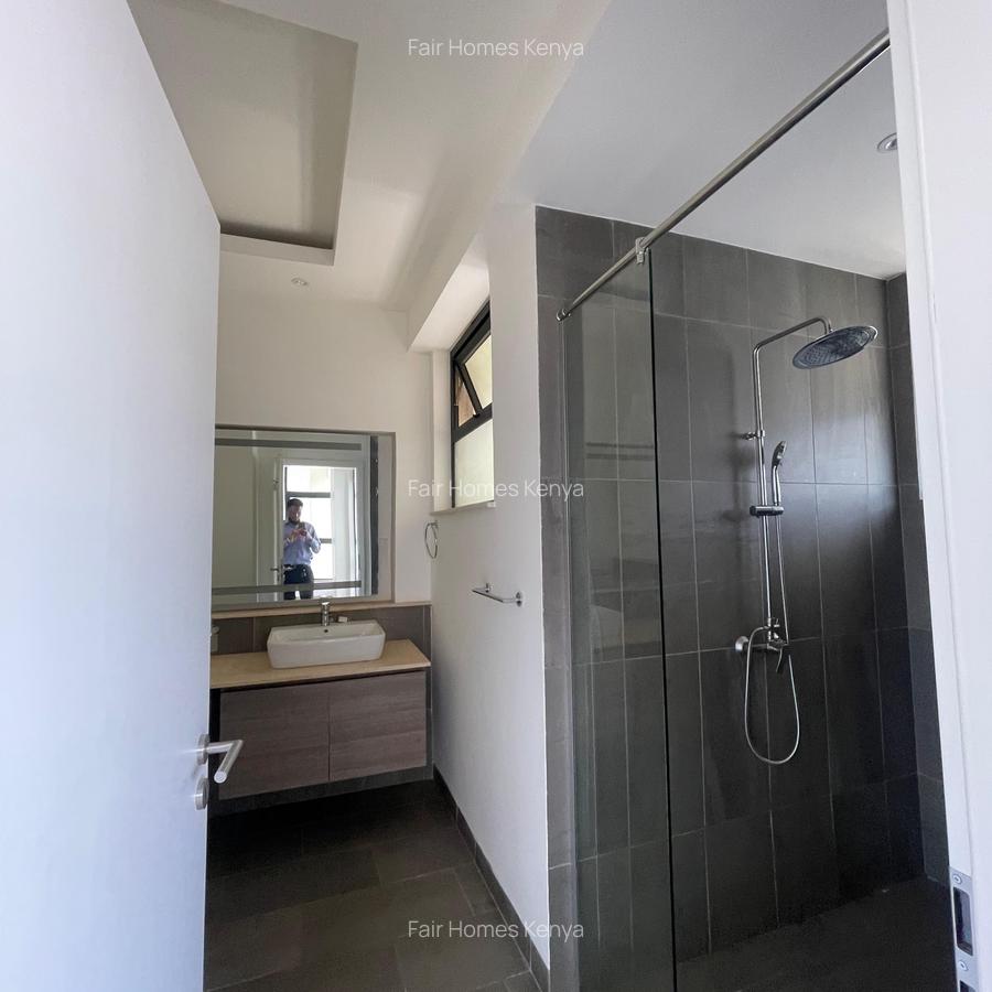 4 Bed Apartment with En Suite at Riverside Drive - 16