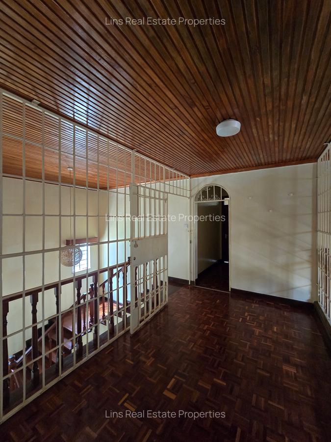 5 Bed House with En Suite in Runda - 16