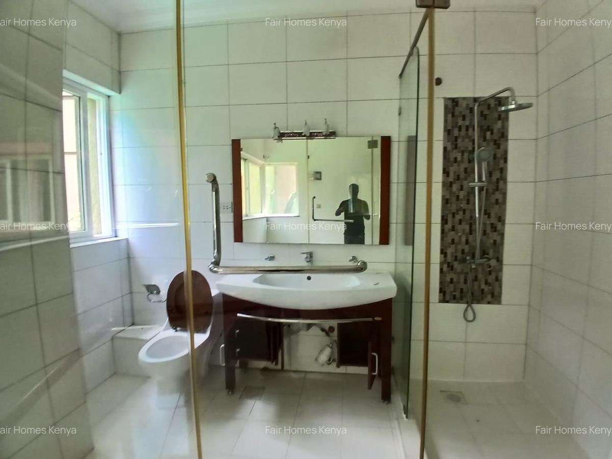 4 Bed Townhouse with En Suite at Riverside Drive - 12