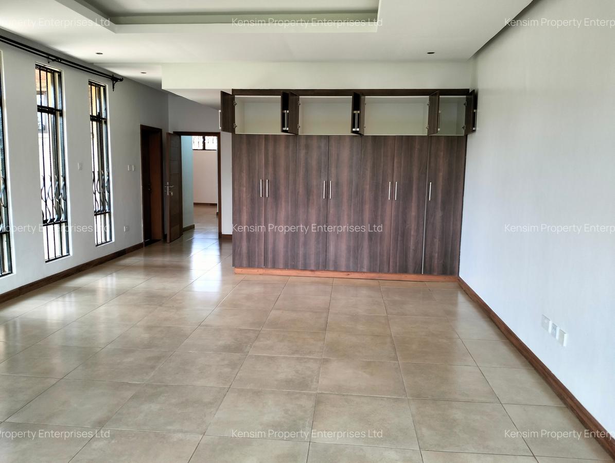4 Bed Townhouse with En Suite in Runda - 17