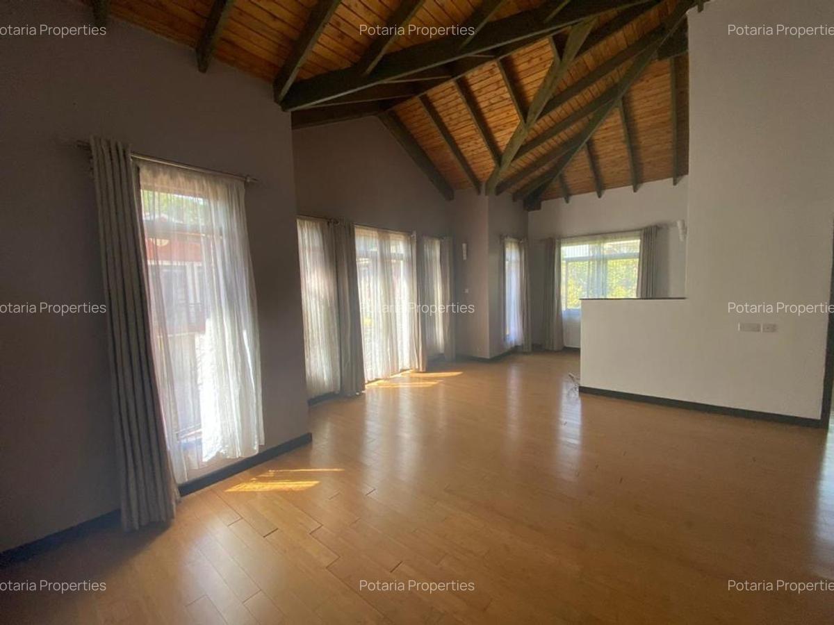 5 Bed Townhouse with En Suite in Lavington - 13