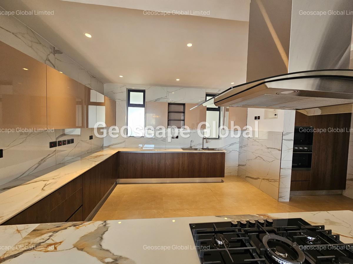 3 Bed Apartment with En Suite in Riverside - 9