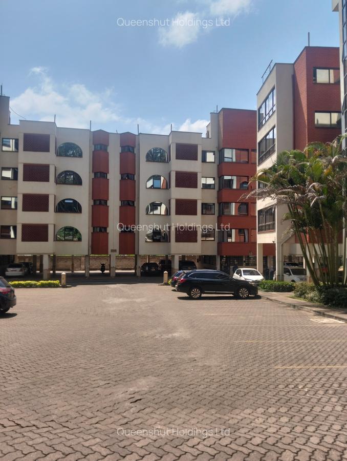 3 Bed Apartment with En Suite in State House - 1