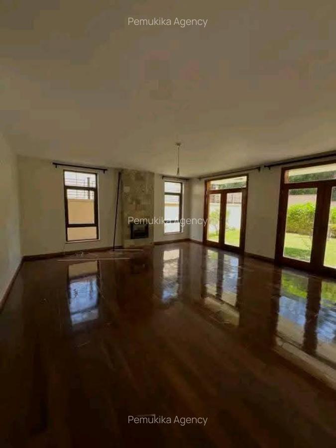 5 Bed Townhouse with En Suite in Lavington - 10