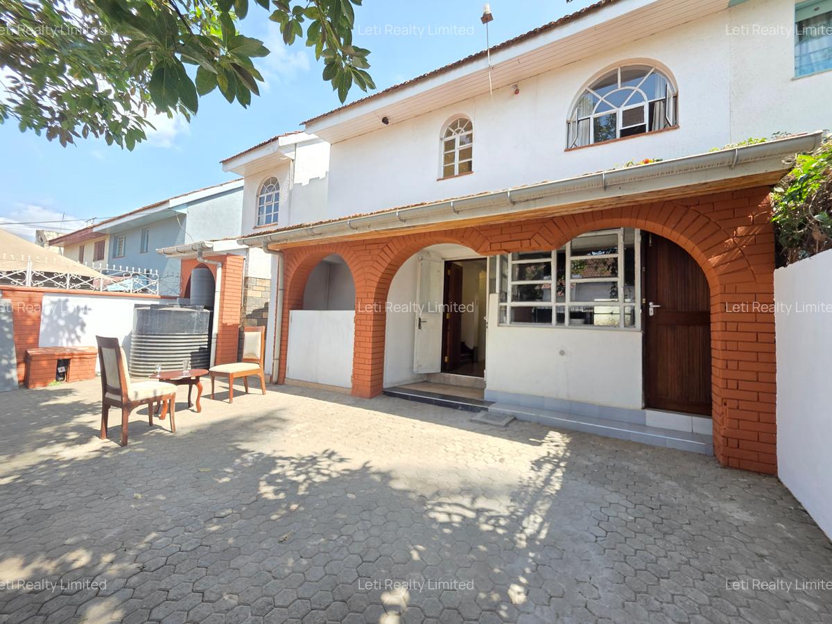 6 Bed Townhouse with En Suite in Langata - 1