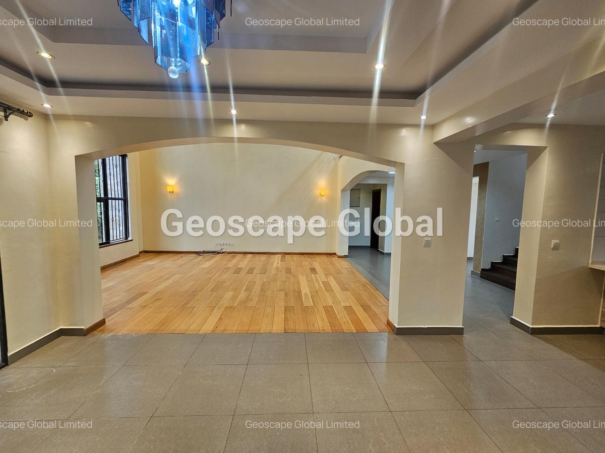 5 Bed Townhouse with En Suite in Lavington - 19