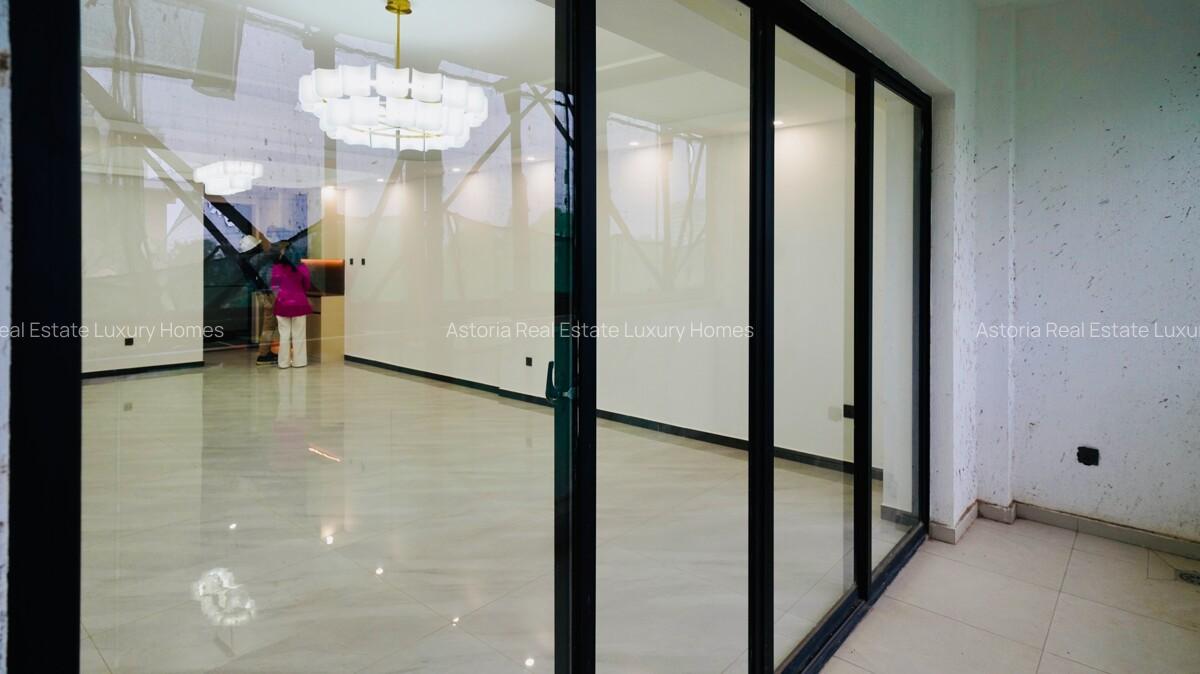 3 Bed Apartment with En Suite at 2026-107 - 3