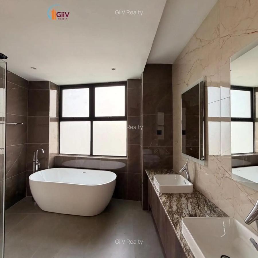 3 Bed Apartment with En Suite in Riverside - 12