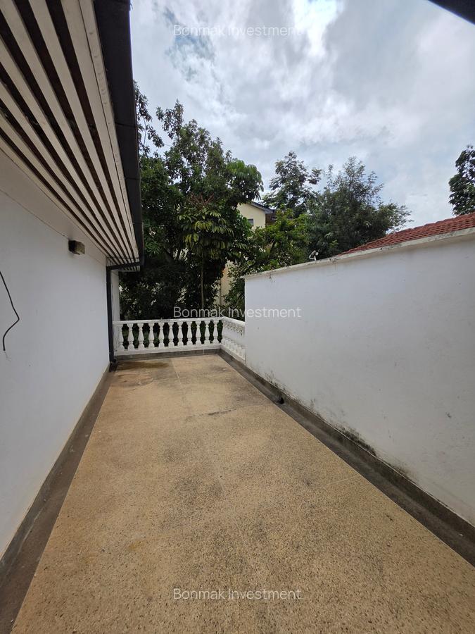4 Bed Townhouse with En Suite at Valley Arcade - 14